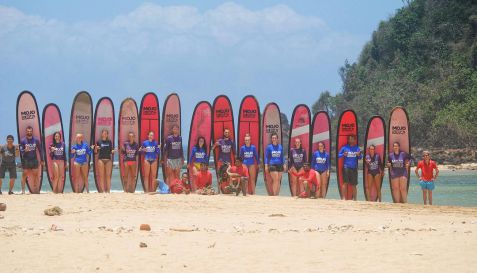 Surfing - Pantai Pulau Merah