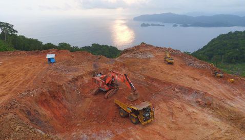 Tambang Emas - Pantai Pulau Merah